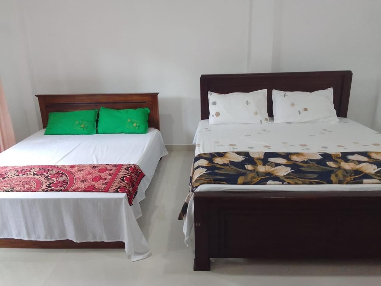 Bosadi Homestay カトゥナカヤ エクステリア 写真