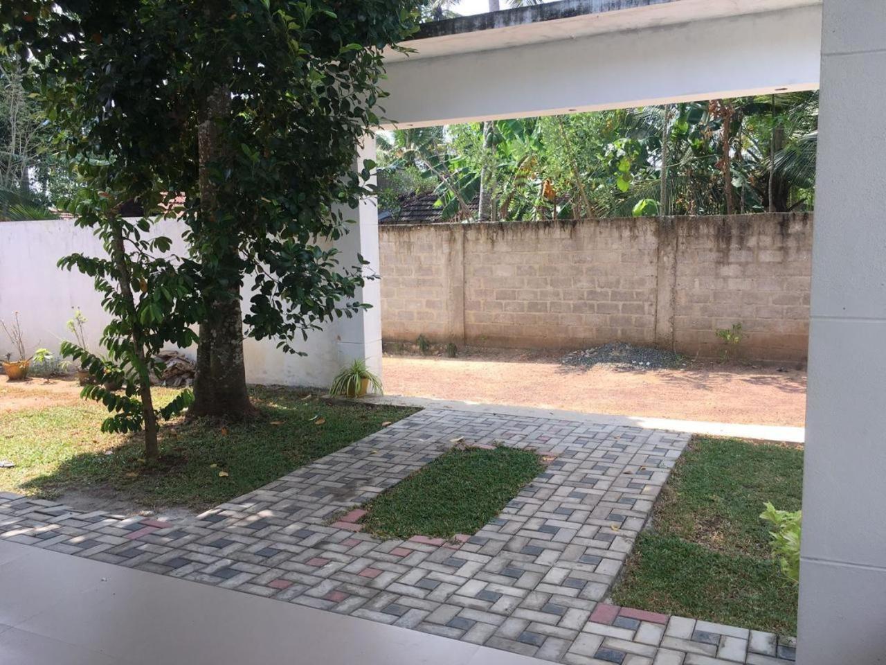 Bosadi Homestay カトゥナカヤ エクステリア 写真